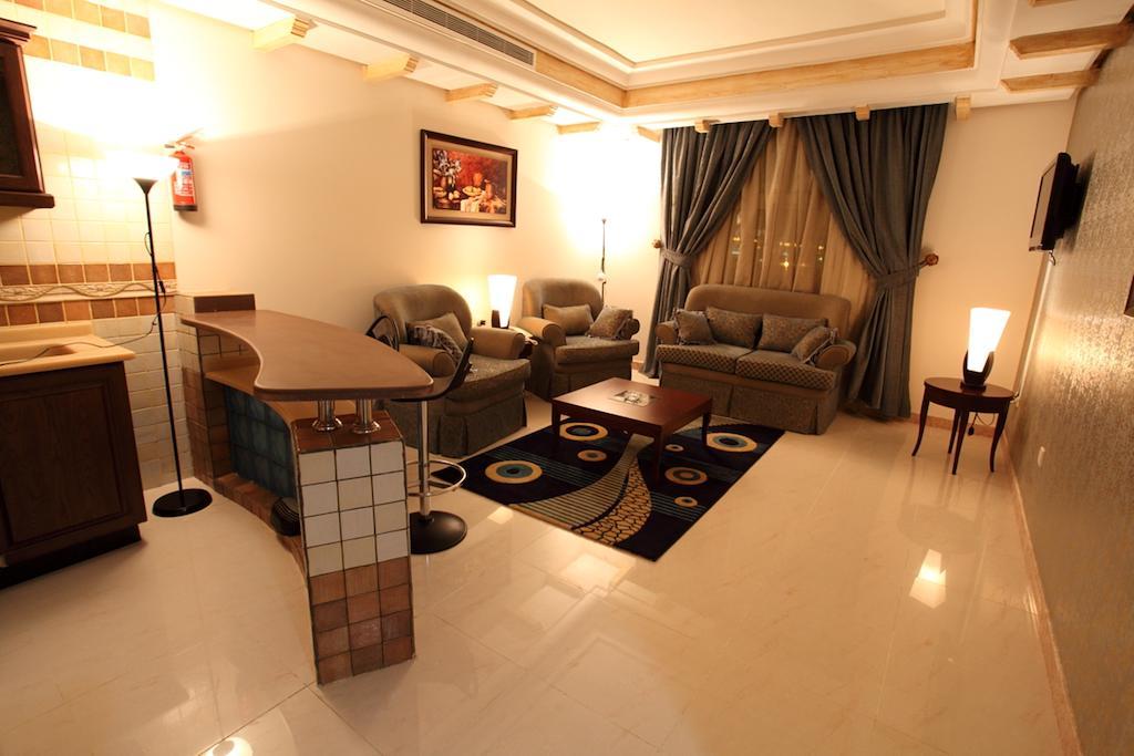 Lavande Suites Янбу Номер фото